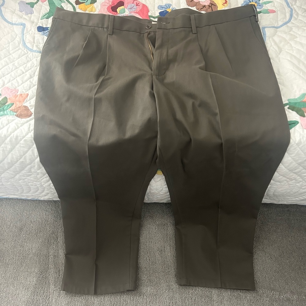Men’s pleated front Dockers Dress Pants 48x30